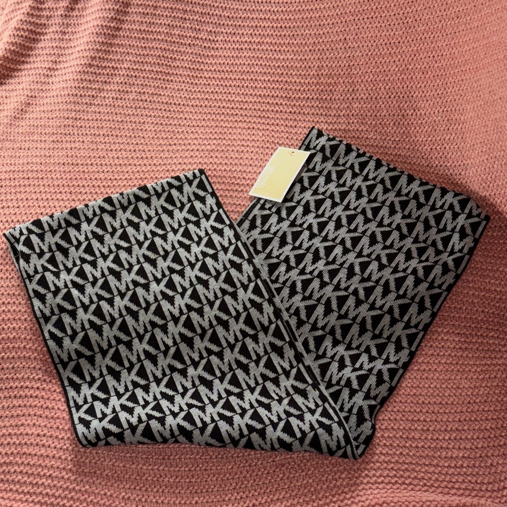 Michael Kors scarf